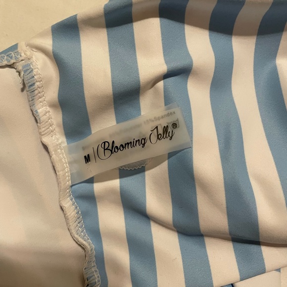 Blooming Jelly Bikini Set - Picture 3 of 3